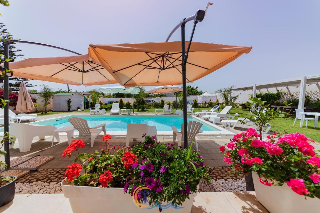 Villa Leonardo San Foca - Room, Pool & Restaurant エクステリア 写真