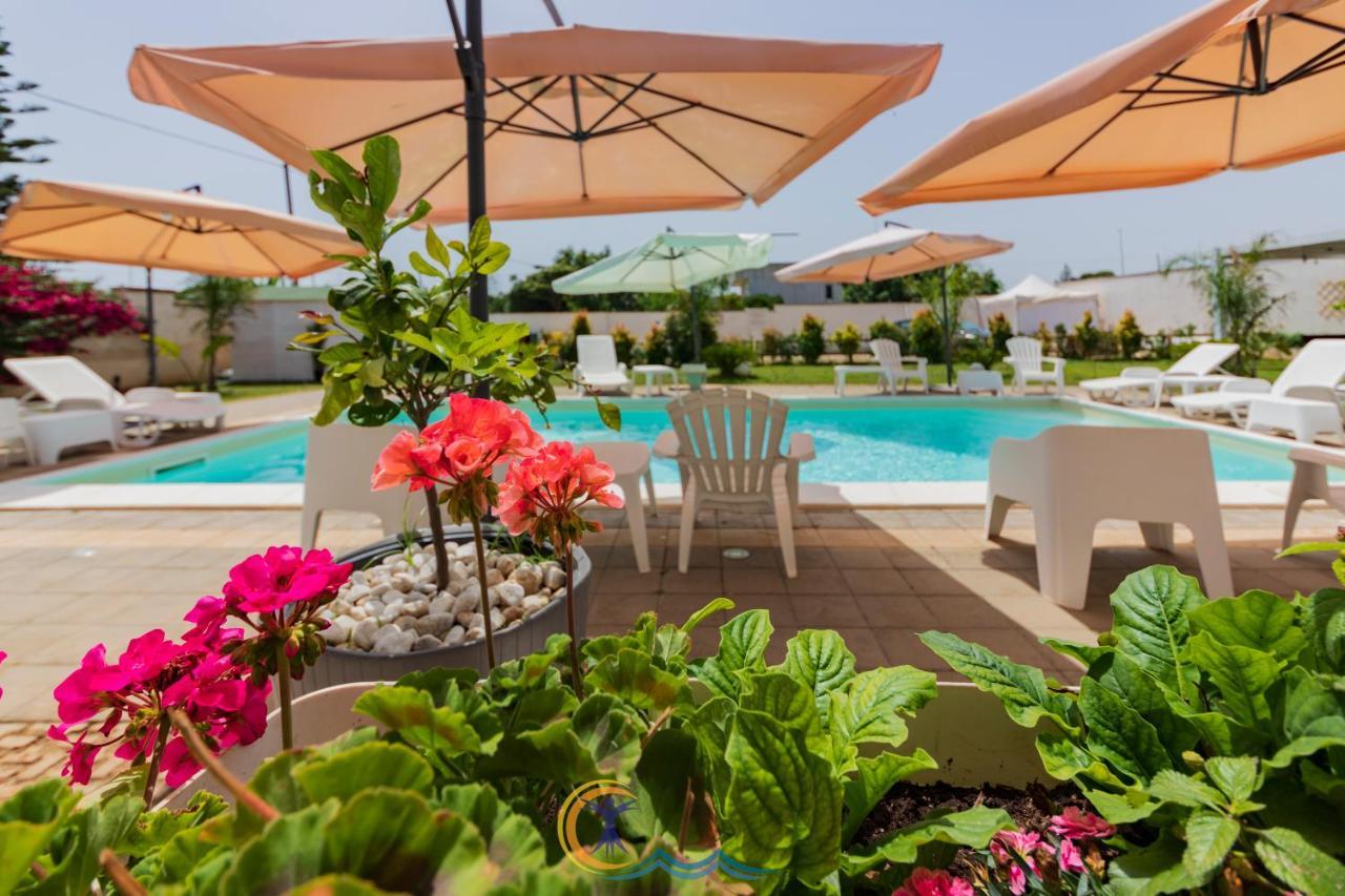 Villa Leonardo San Foca - Room, Pool & Restaurant エクステリア 写真
