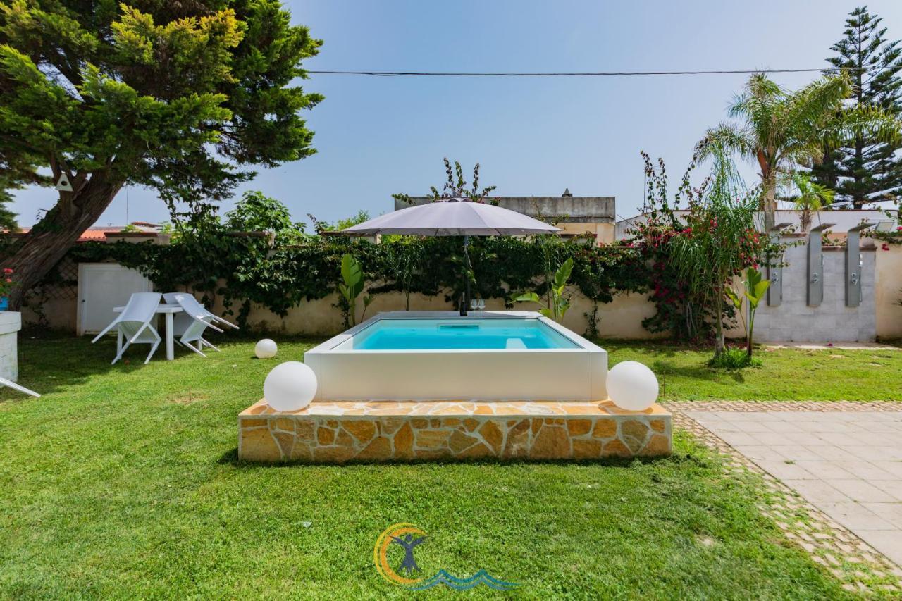 Villa Leonardo San Foca - Room, Pool & Restaurant エクステリア 写真