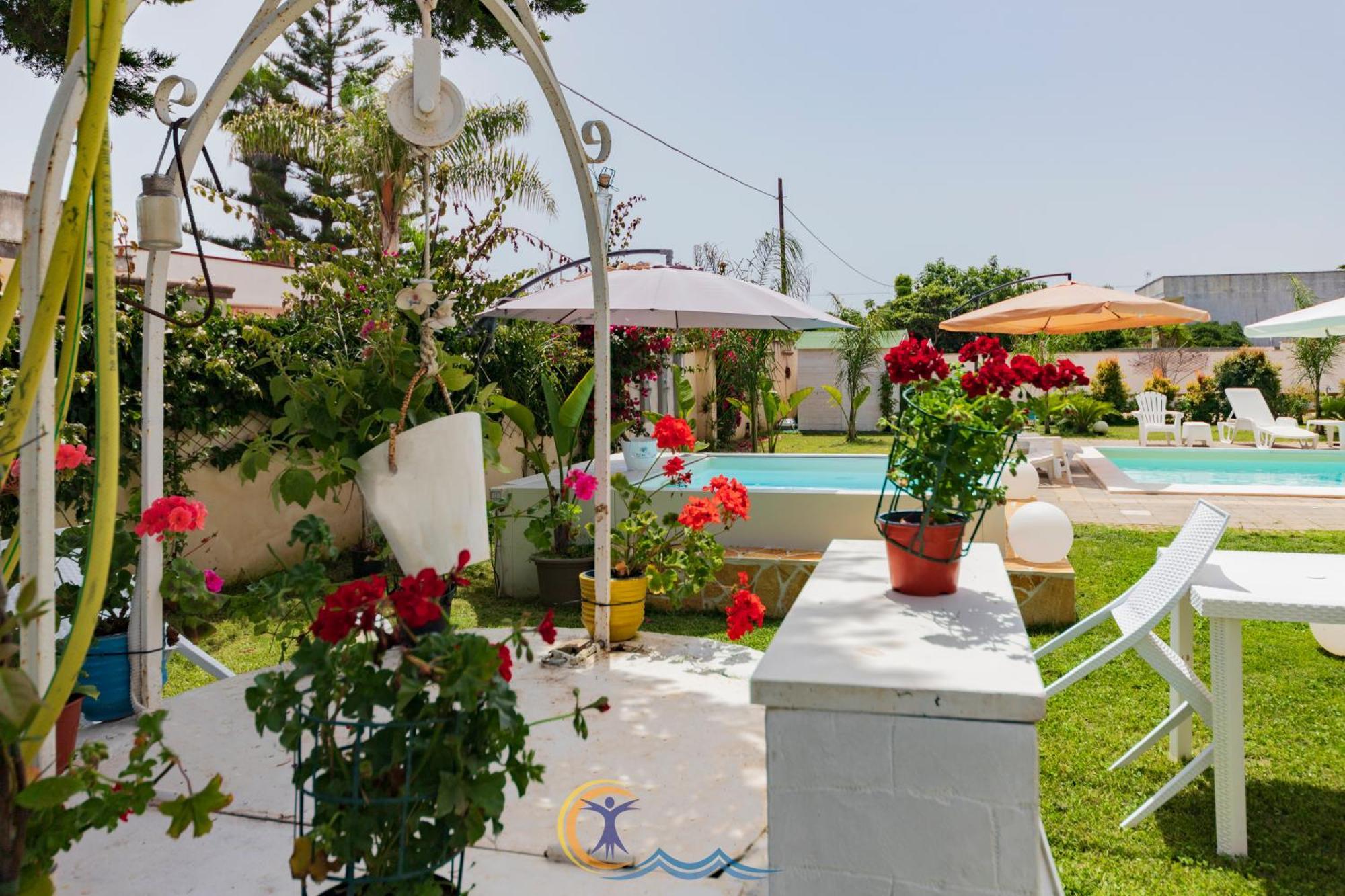 Villa Leonardo San Foca - Room, Pool & Restaurant エクステリア 写真