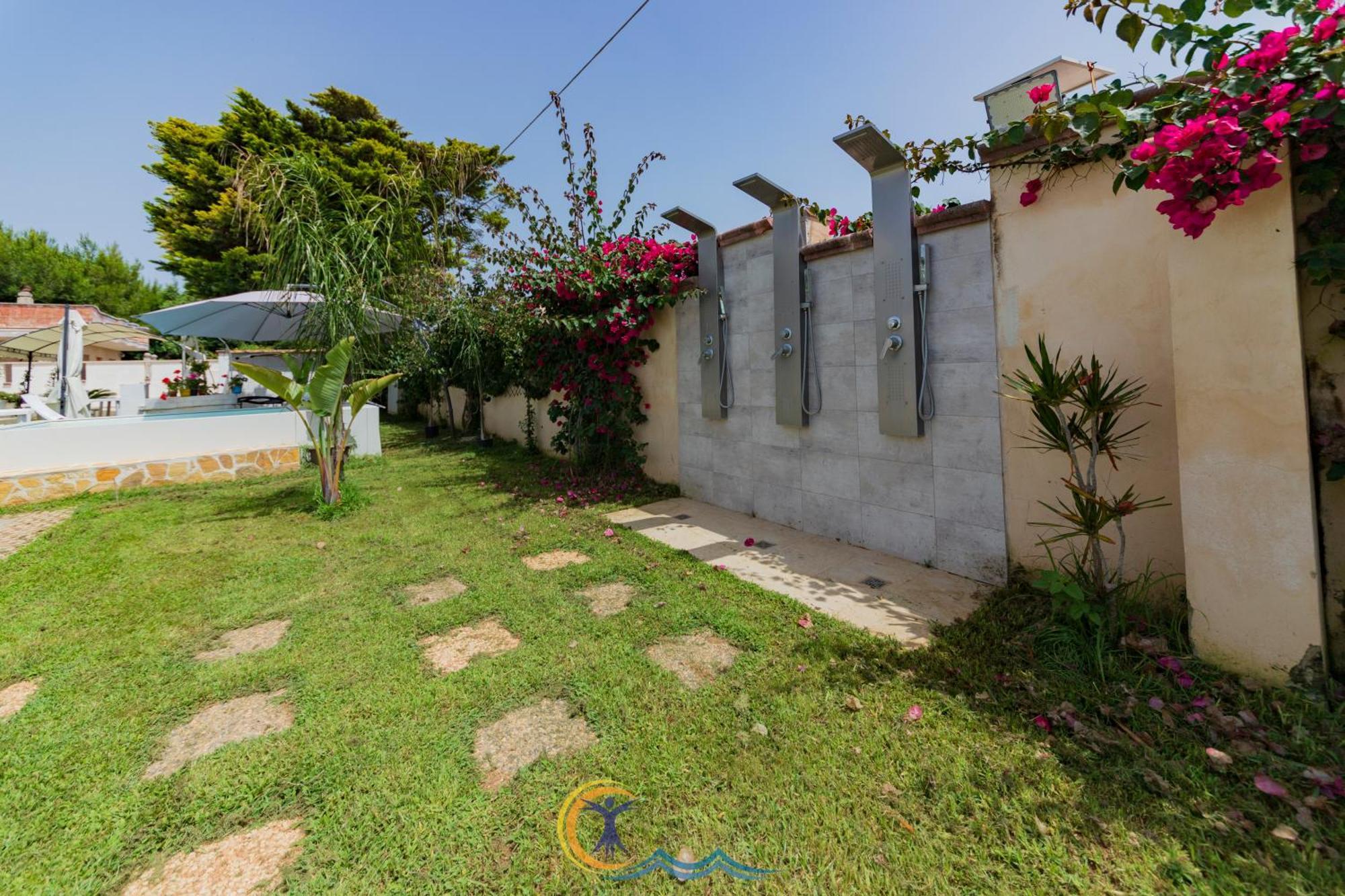 Villa Leonardo San Foca - Room, Pool & Restaurant エクステリア 写真