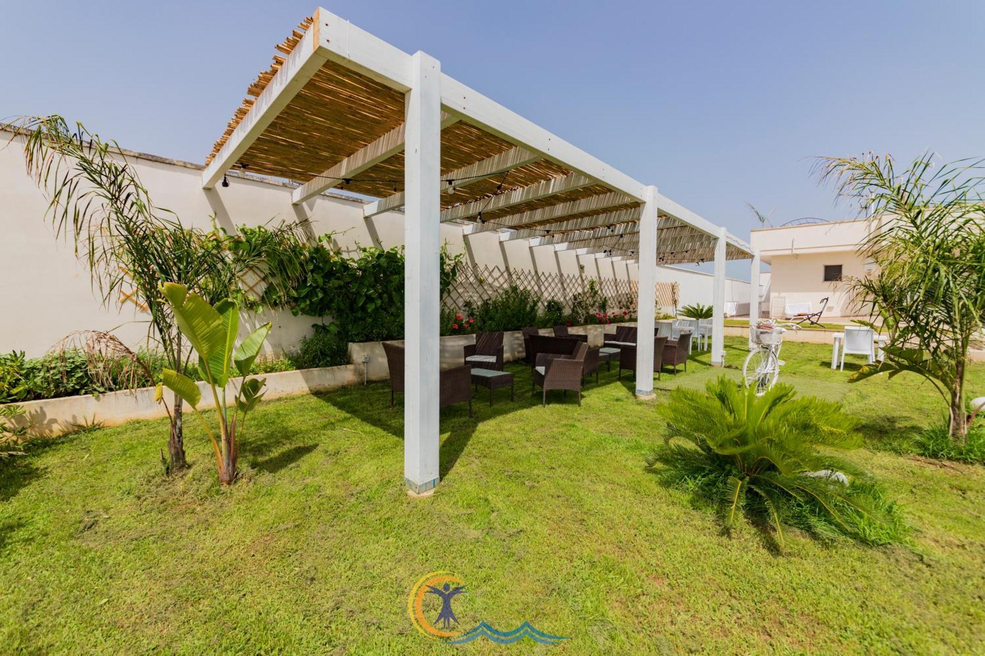 Villa Leonardo San Foca - Room, Pool & Restaurant エクステリア 写真