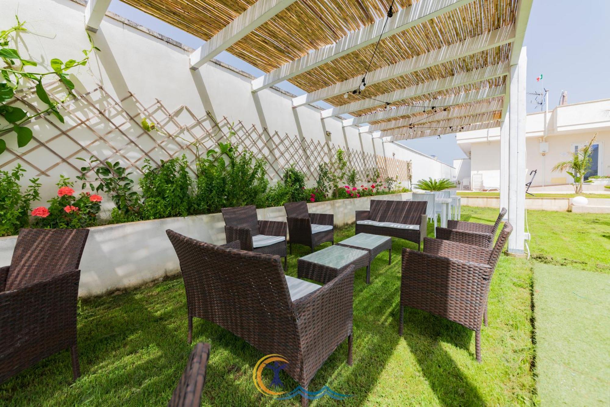 Villa Leonardo San Foca - Room, Pool & Restaurant エクステリア 写真