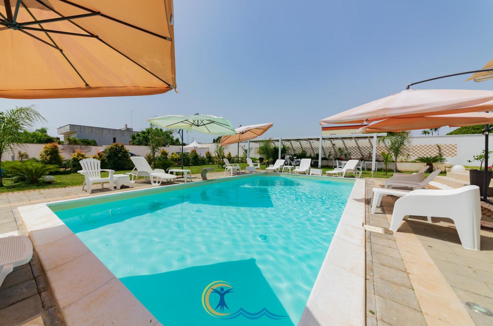 Villa Leonardo San Foca - Room, Pool & Restaurant エクステリア 写真