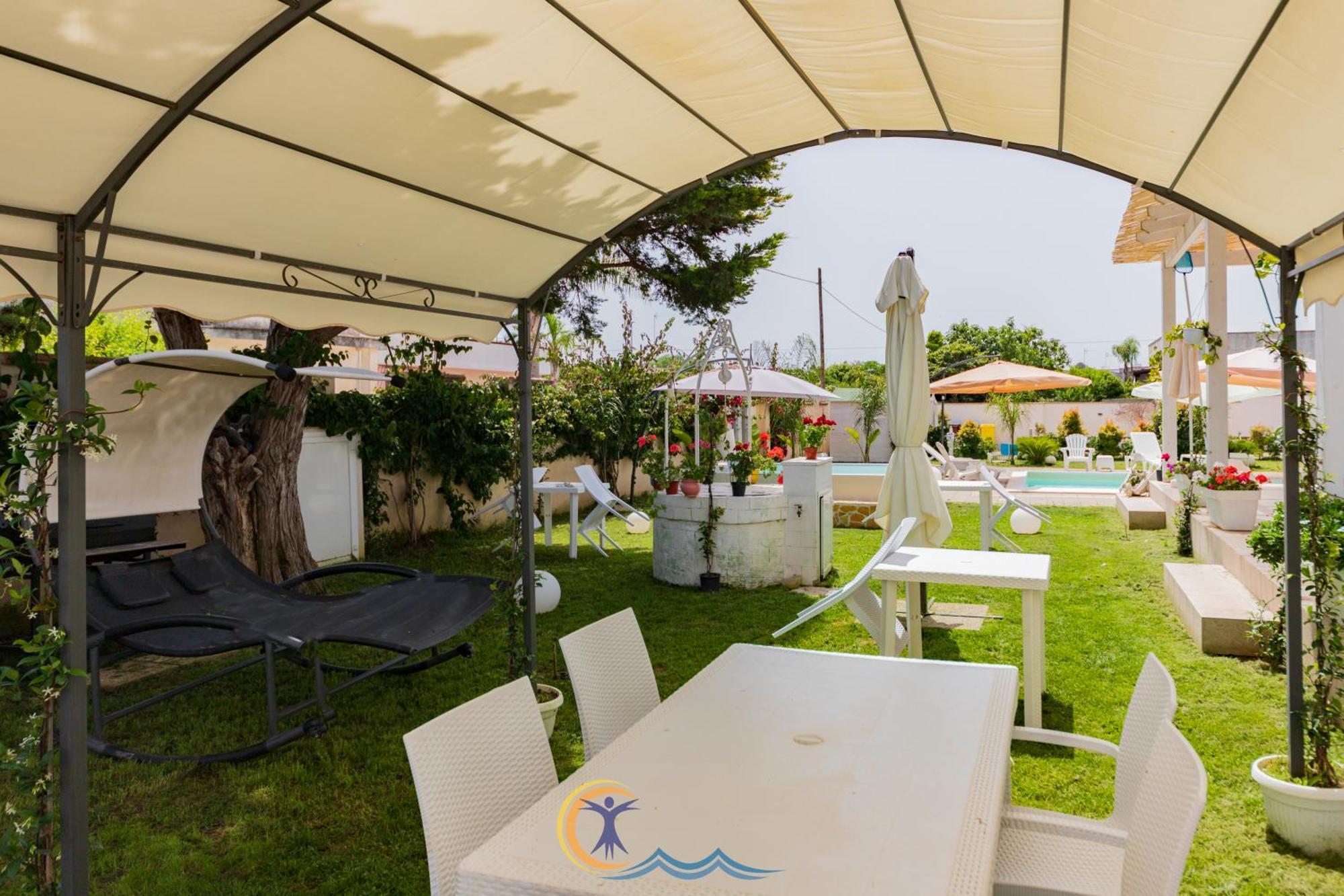 Villa Leonardo San Foca - Room, Pool & Restaurant エクステリア 写真