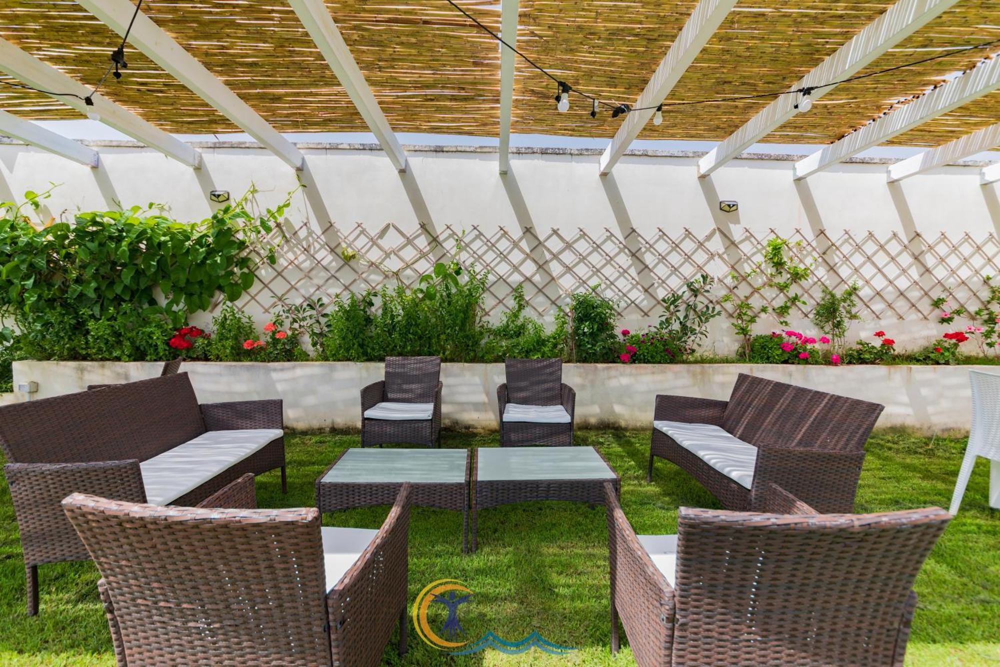 Villa Leonardo San Foca - Room, Pool & Restaurant エクステリア 写真