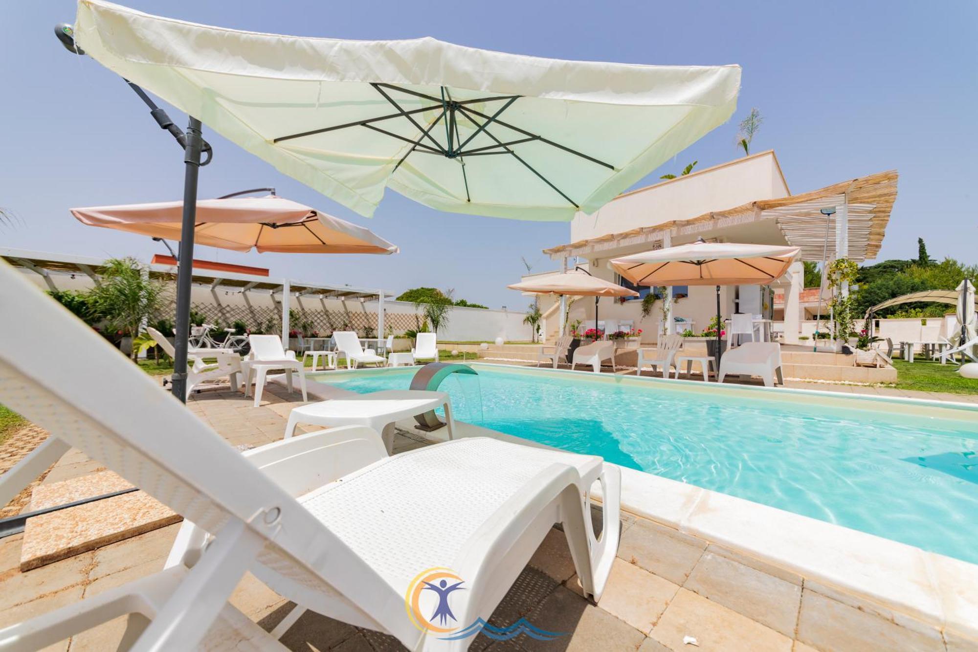 Villa Leonardo San Foca - Room, Pool & Restaurant エクステリア 写真