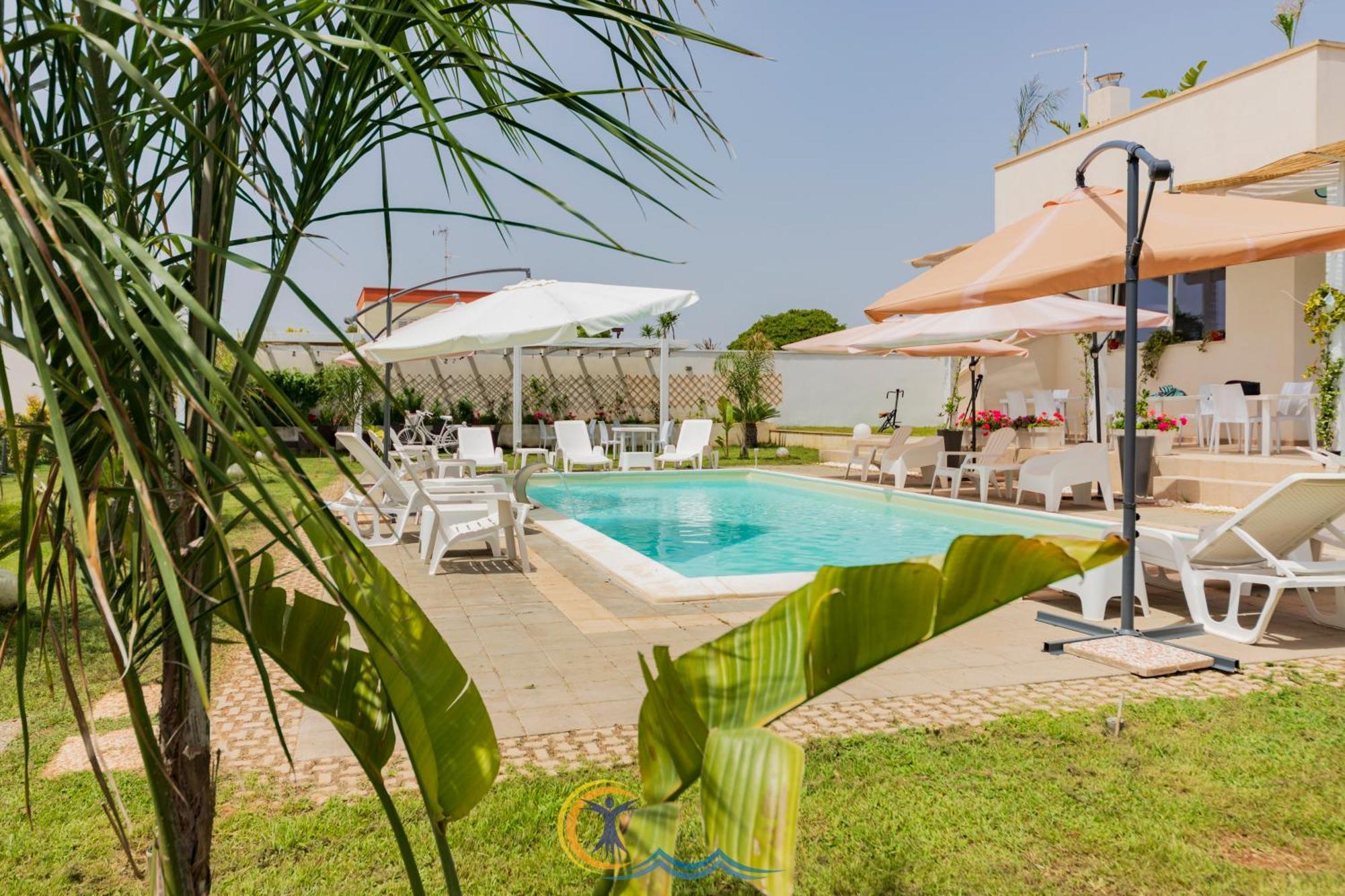 Villa Leonardo San Foca - Room, Pool & Restaurant エクステリア 写真