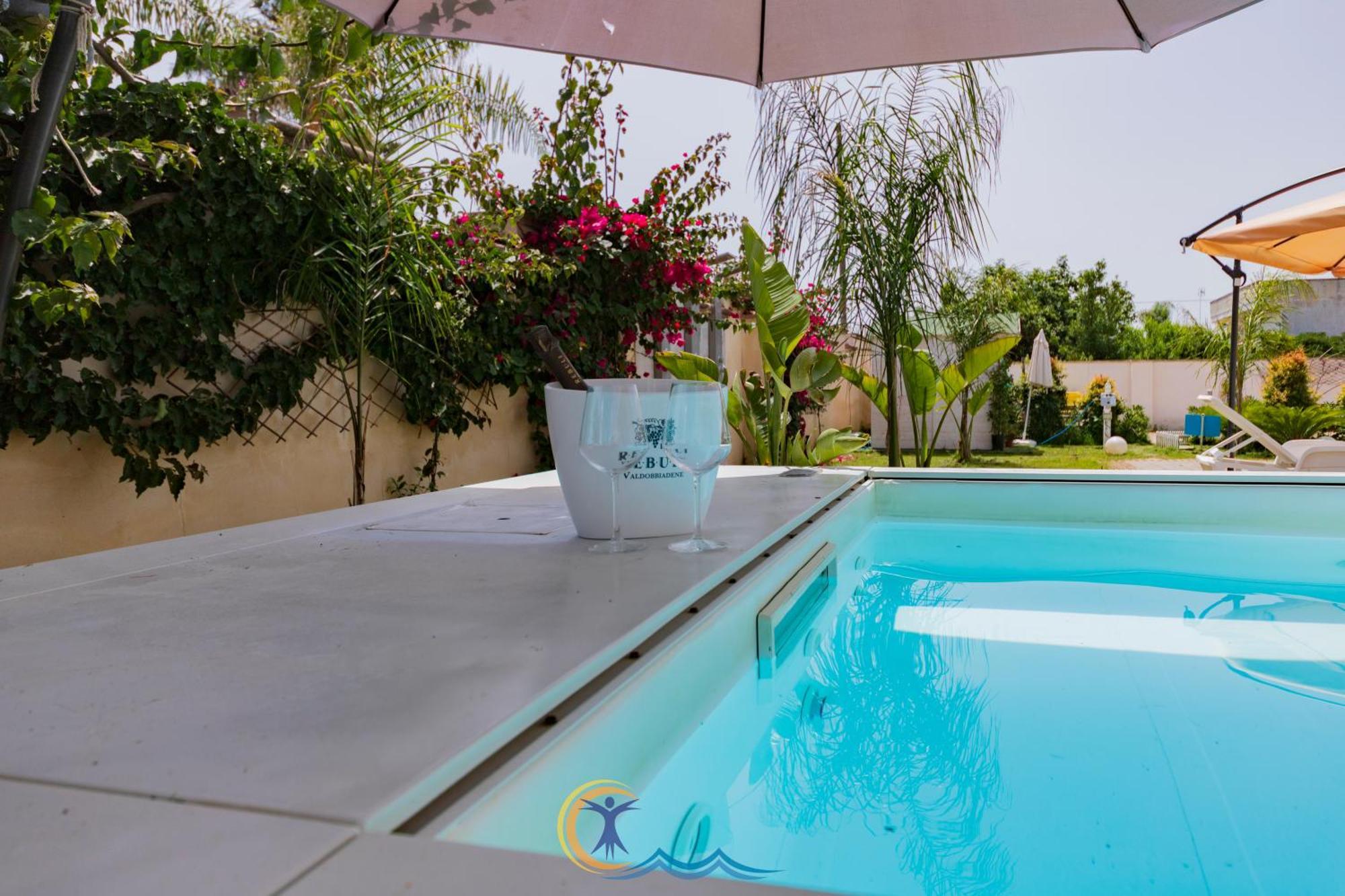 Villa Leonardo San Foca - Room, Pool & Restaurant エクステリア 写真