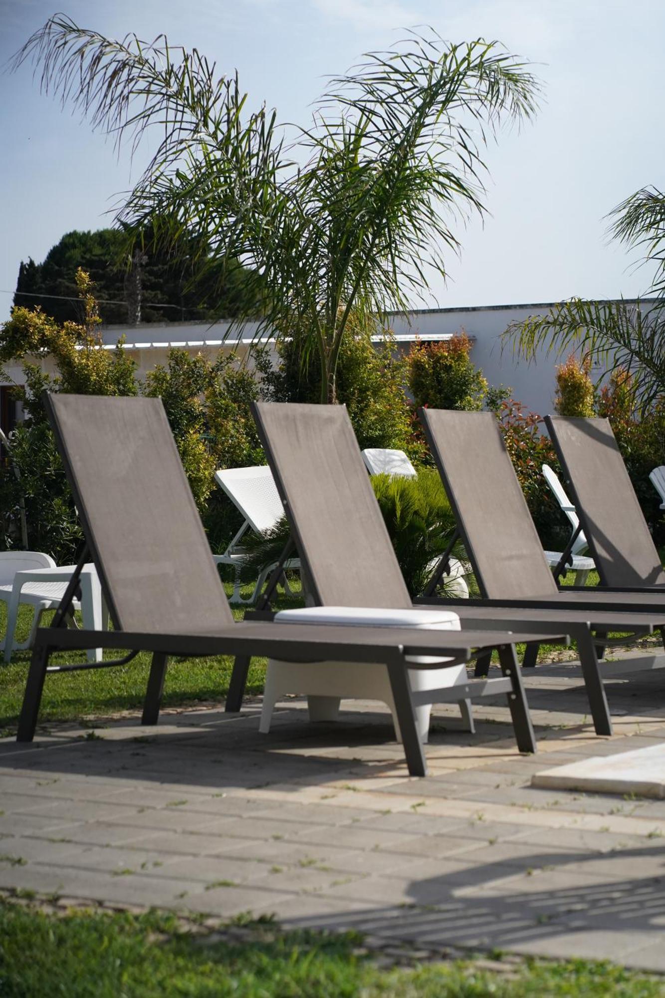 Villa Leonardo San Foca - Room, Pool & Restaurant エクステリア 写真